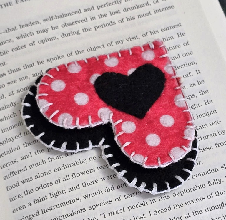 Handmade felt bookmark, felt corner bookmark, heart corner book mark, embroidery and beaded accents - Click Image to Close
