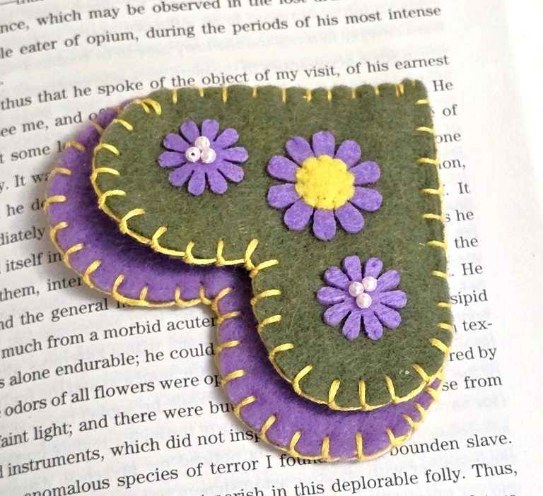 Handmade felt bookmark, felt corner bookmark, heart corner book mark, embroidery and beaded accents - Click Image to Close
