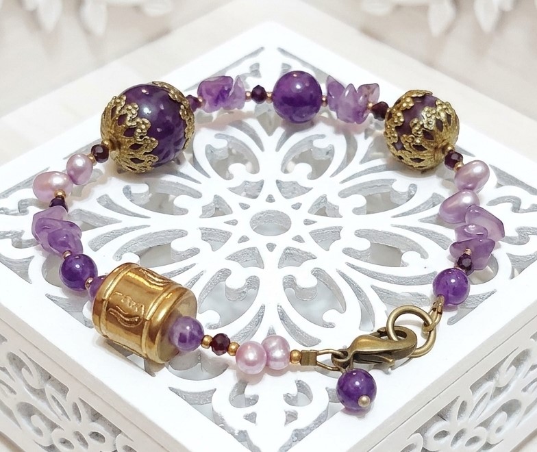 Amethyst and Jade Bracelet with Dyed Lavendar Pearls