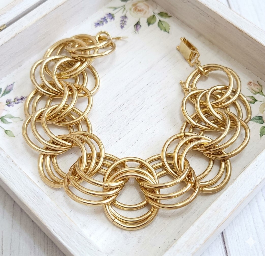 Vintage goldtone bracelet, link style with triple round link design