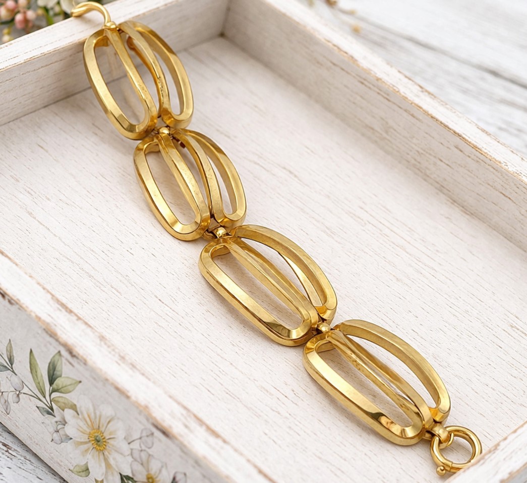 Vintage bracelet with caged like links