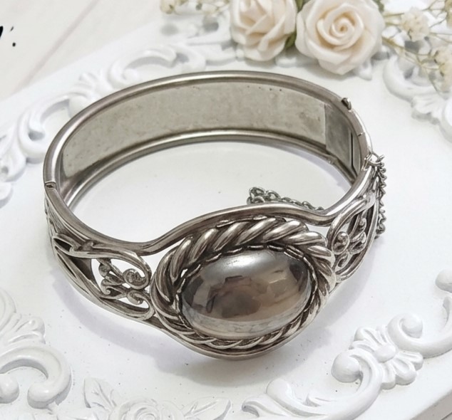 Vintage bangle bracelet with center hematite cabachon, Whiting and Davis unsigned