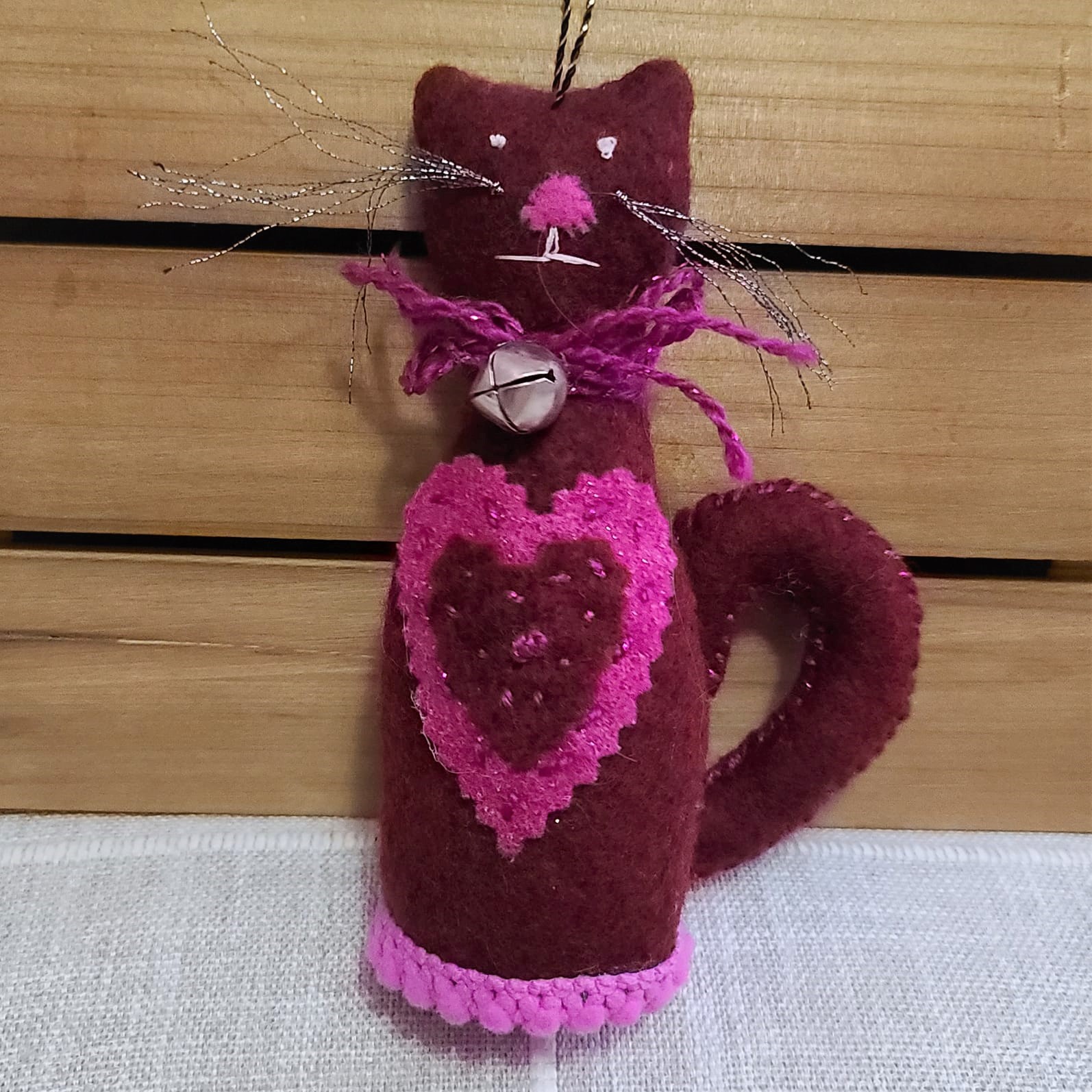 Cata felt ornament - Fushia and pink