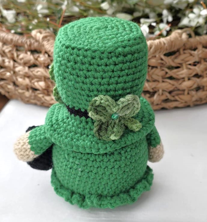 Crochet amigurumi leprechaun gnome, finished crochet, ST Patrick day gnome