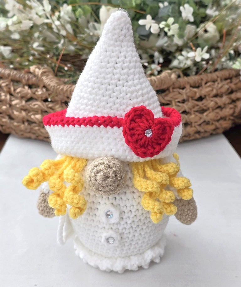 Crochet amigurumi nurse gnome, handmade gnome, nurse, hospital gnome, care taker gnome - Click Image to Close