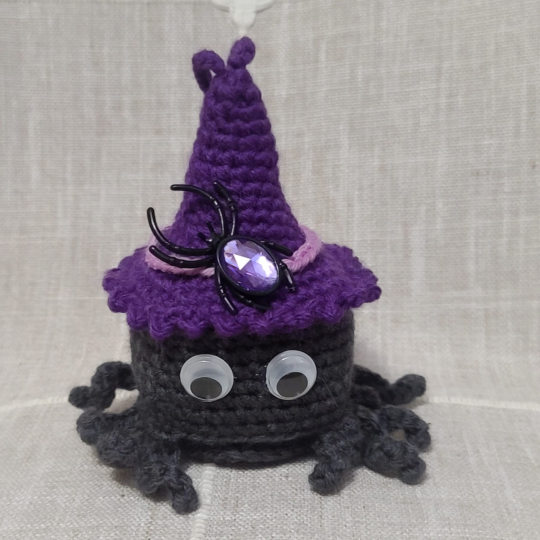 Crochet amigurumi halloween dark gray spider purple witch hat