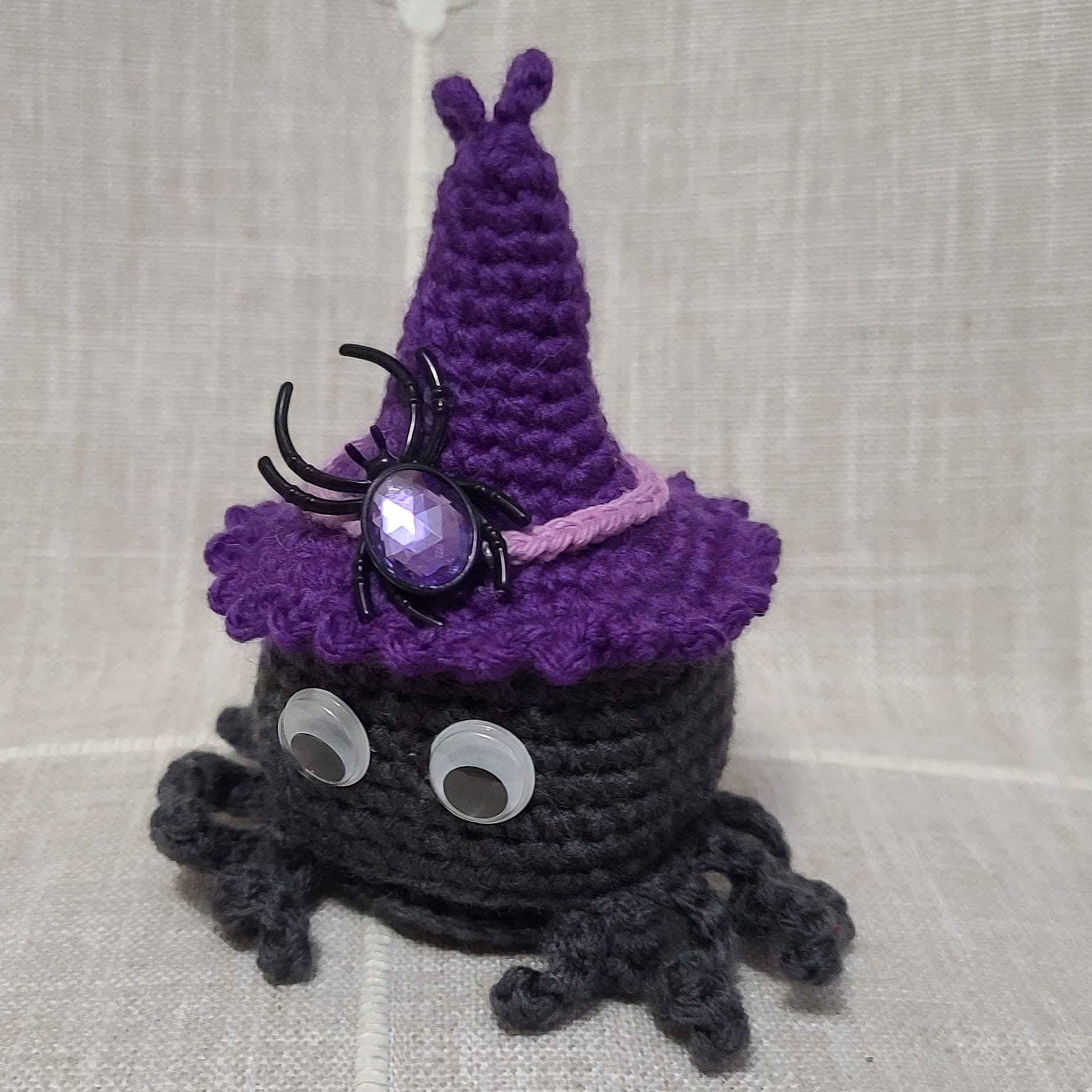 Crochet amigurumi halloween dark gray spider purple witch hat