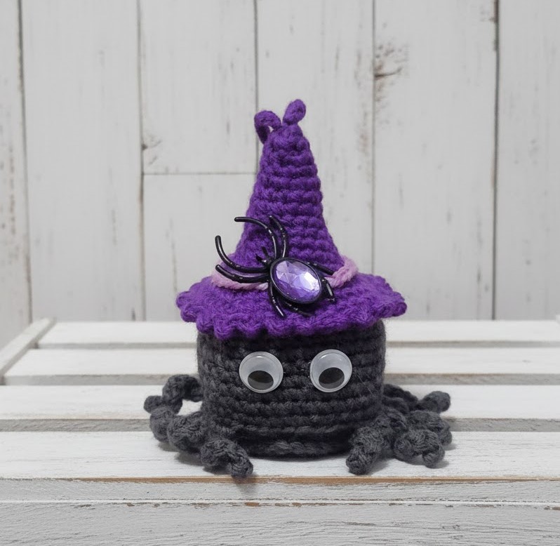 Crochet amigurumi halloween dark gray spider purple witch hat