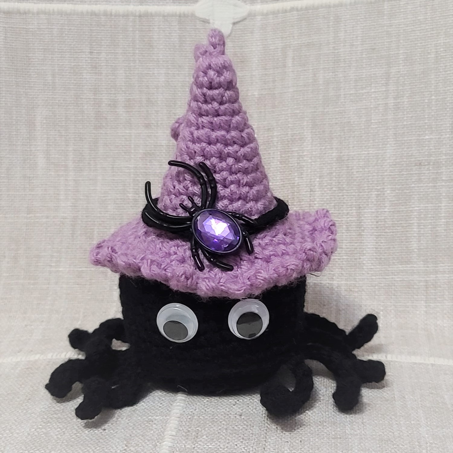 Crochet amigurumi halloween black spider purple witch hat