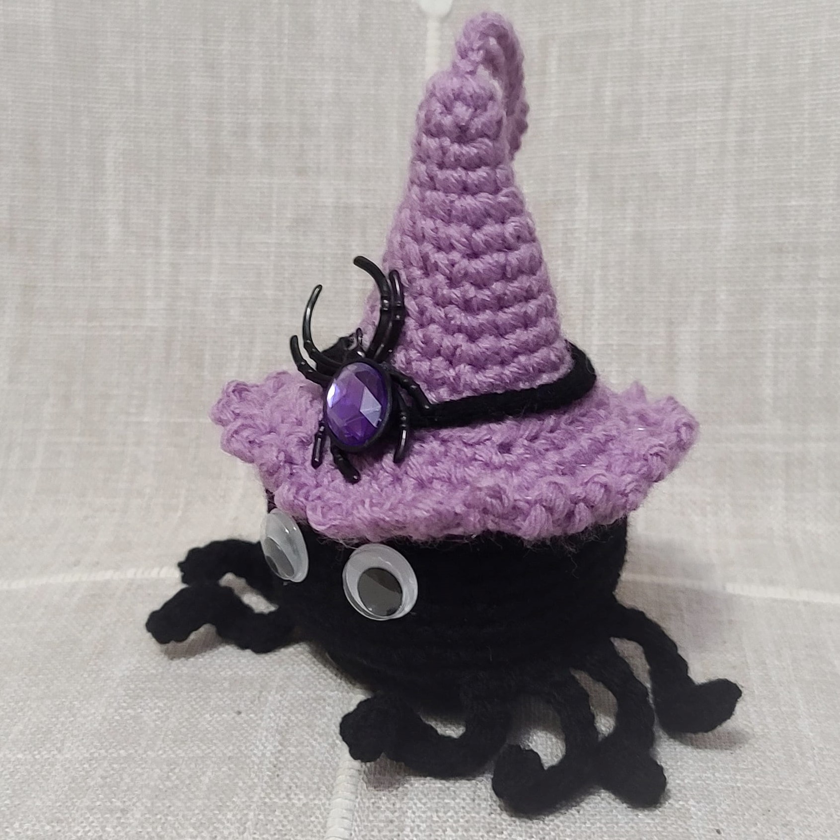 Crochet amigurumi halloween black spider purple witch hat