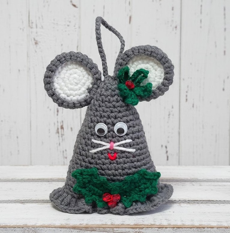 Crochet amigurumi handmade stuffed christmas mouse ornament