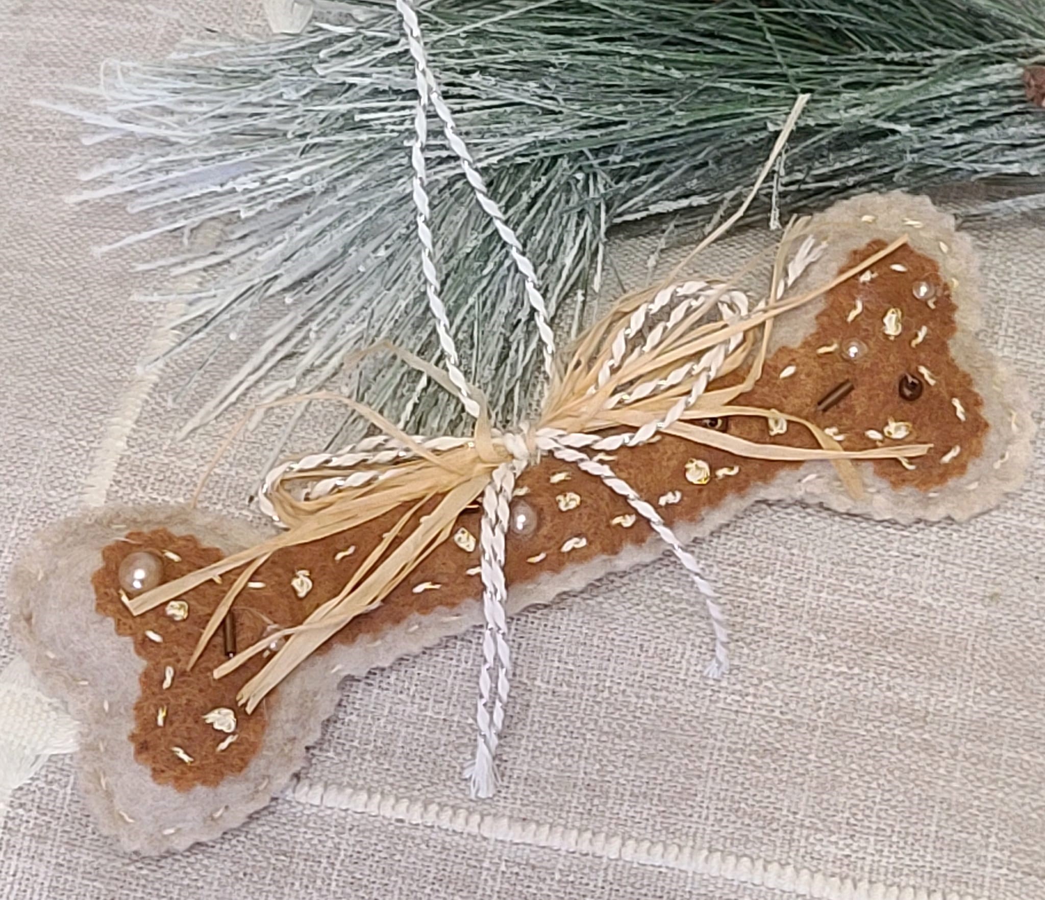Dogbone felt ornament gingerbread with icing - Click Image to Close