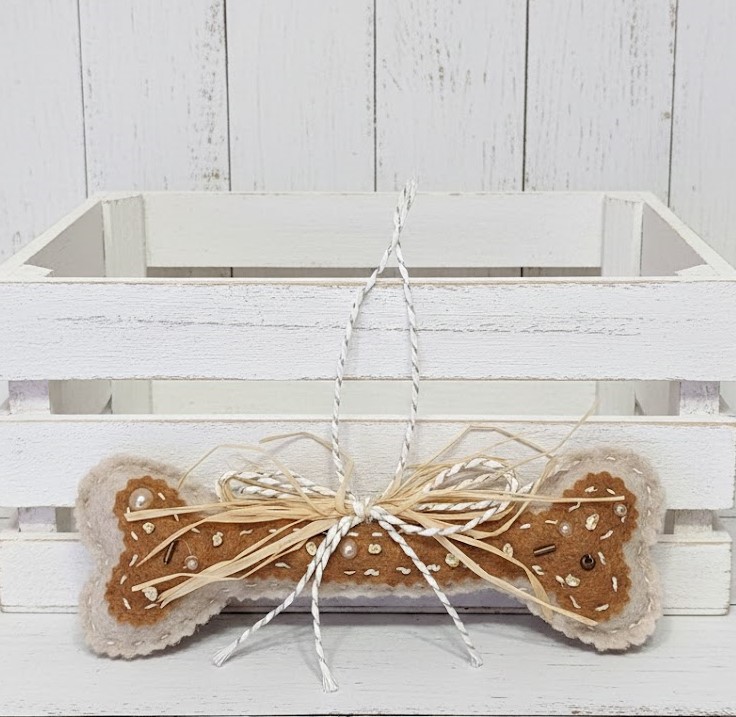 Dogbone felt ornament gingerbread with icing