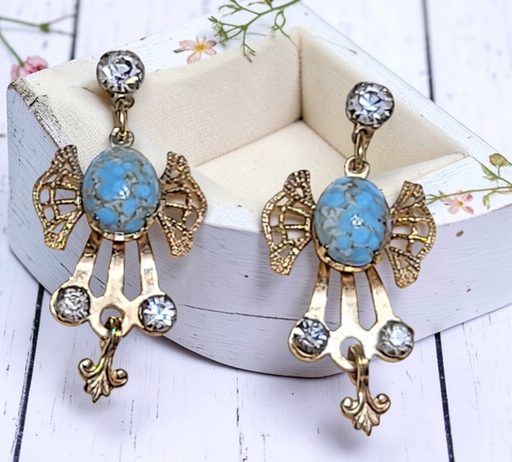 Art Deco Robins Egg Cabachon Scew Back Earrings Signed Arco 12k