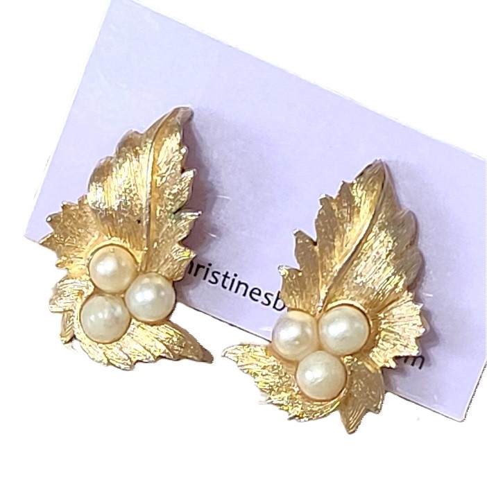 Leaf vintage earrings, clip ons, with pearl accents - Click Image to Close