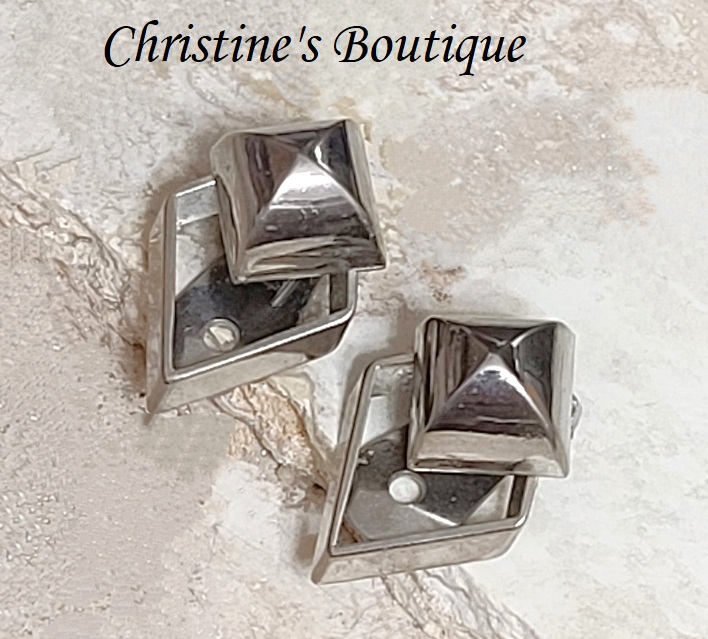 Contempary silvertone earrings, vintage clip ons - Click Image to Close