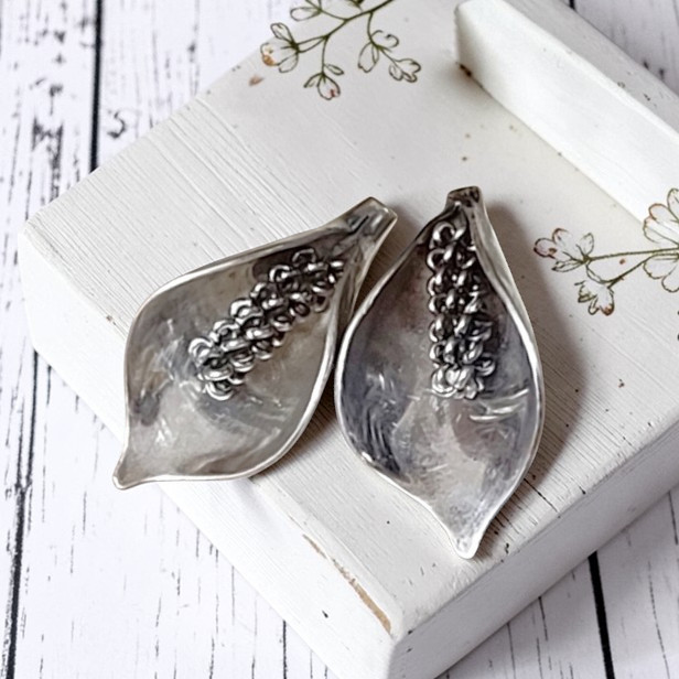 Calli lilly earrings, vintage clip ons