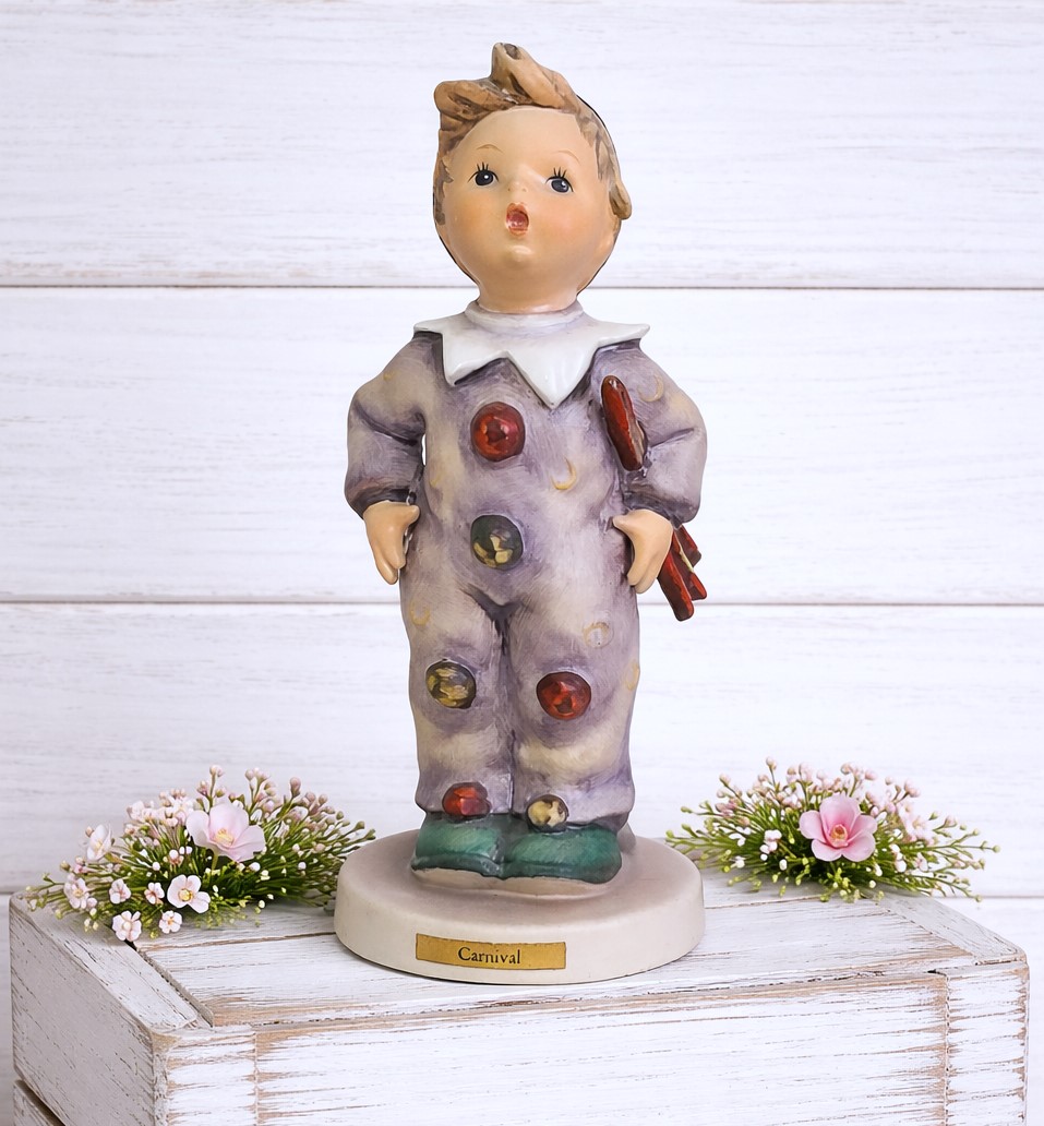 Goebel Hummel 1957 #326 Carnival clown figure