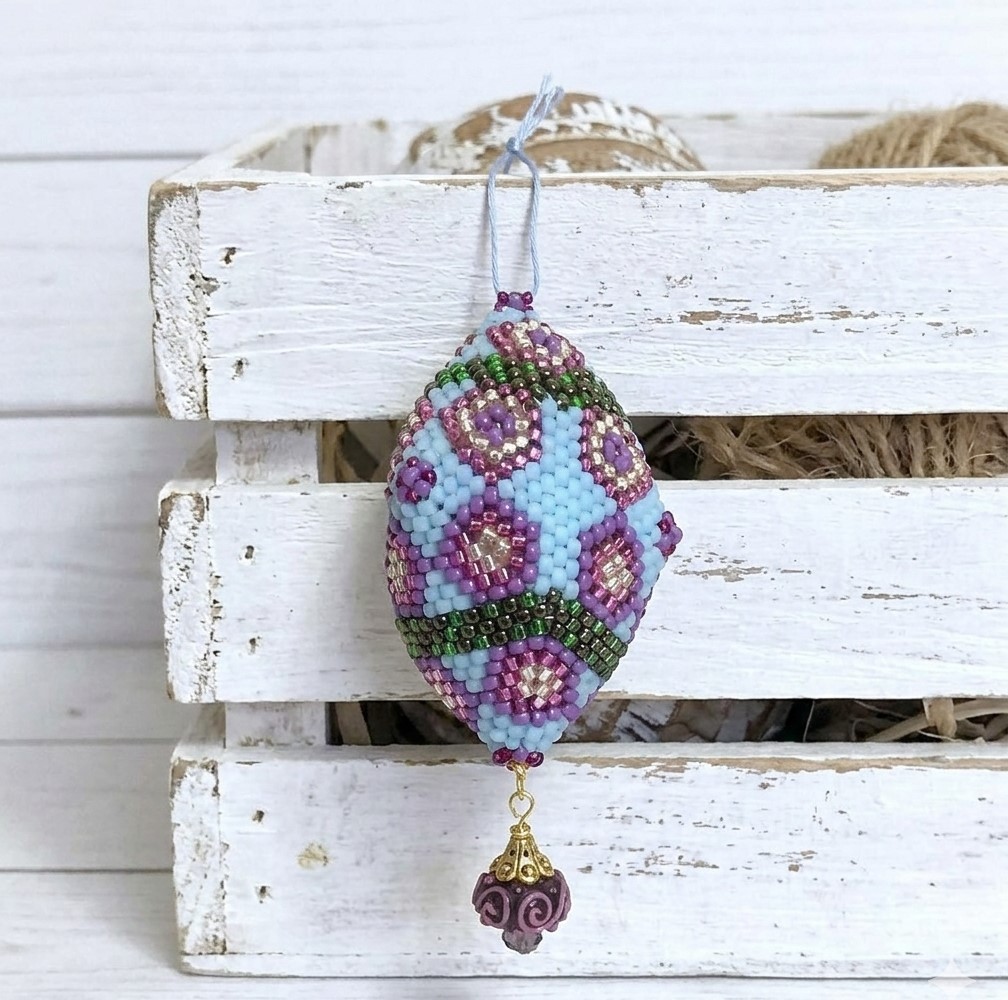 Beaded ornament, handmade, miyuki glass beads, art deco gardent flowers design