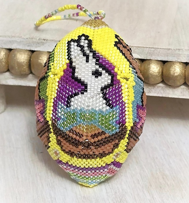 Beaded egg, beaded egg ornament, handcrafted egg, egg with daisy design, 3D egg ornament, easter egg