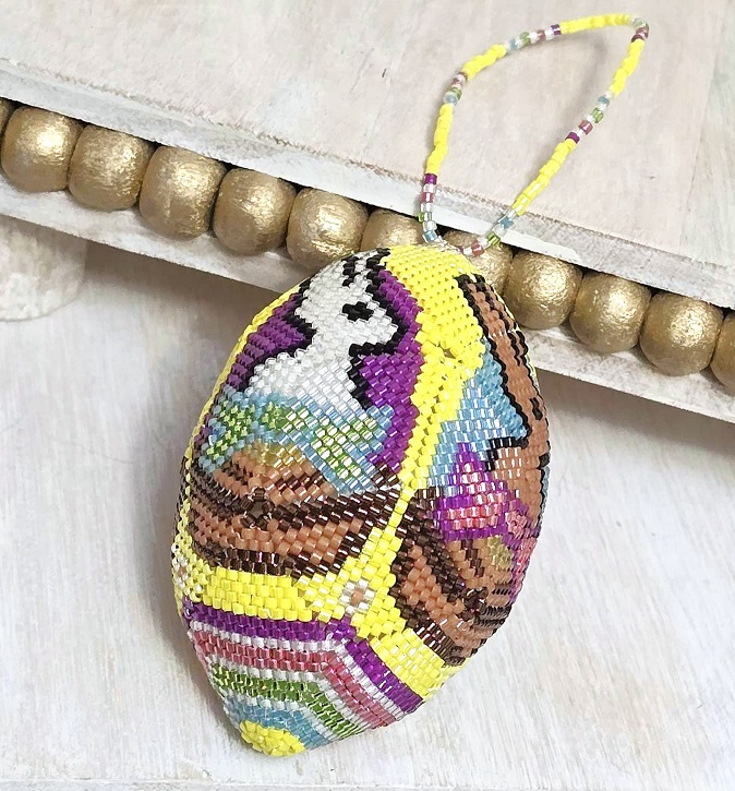 Beaded egg, beaded egg ornament, handcrafted egg, egg with daisy design, 3D egg ornament, easter egg