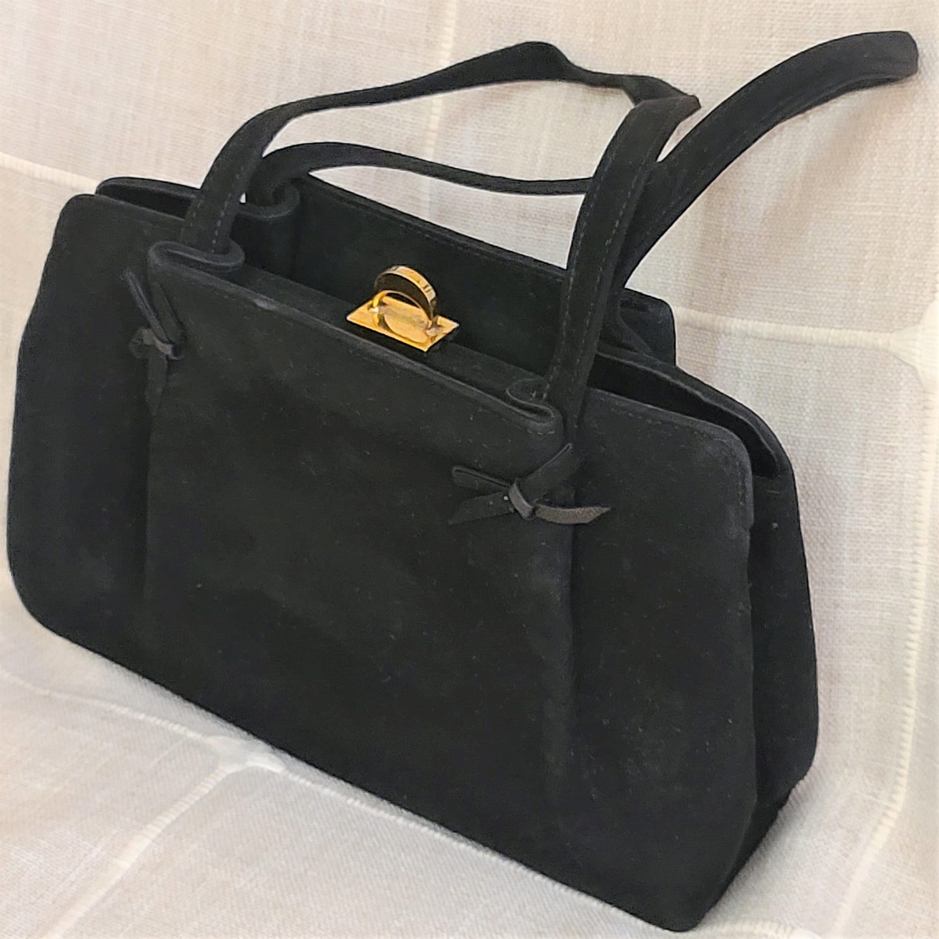 Black velveteen handbag w 2 top handles, multi compartment - Click Image to Close