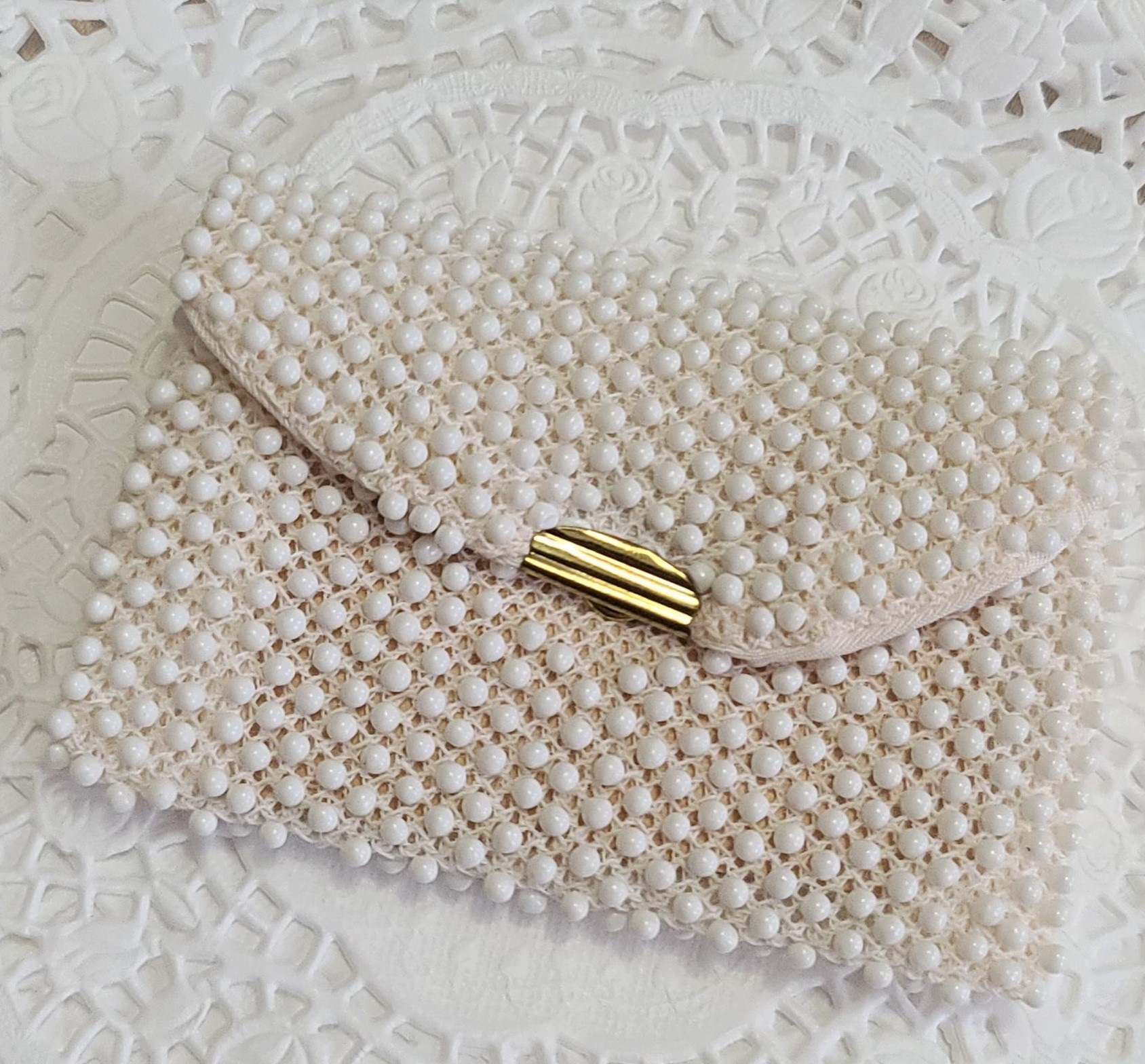 Vintage beaded off white coin purse and comb