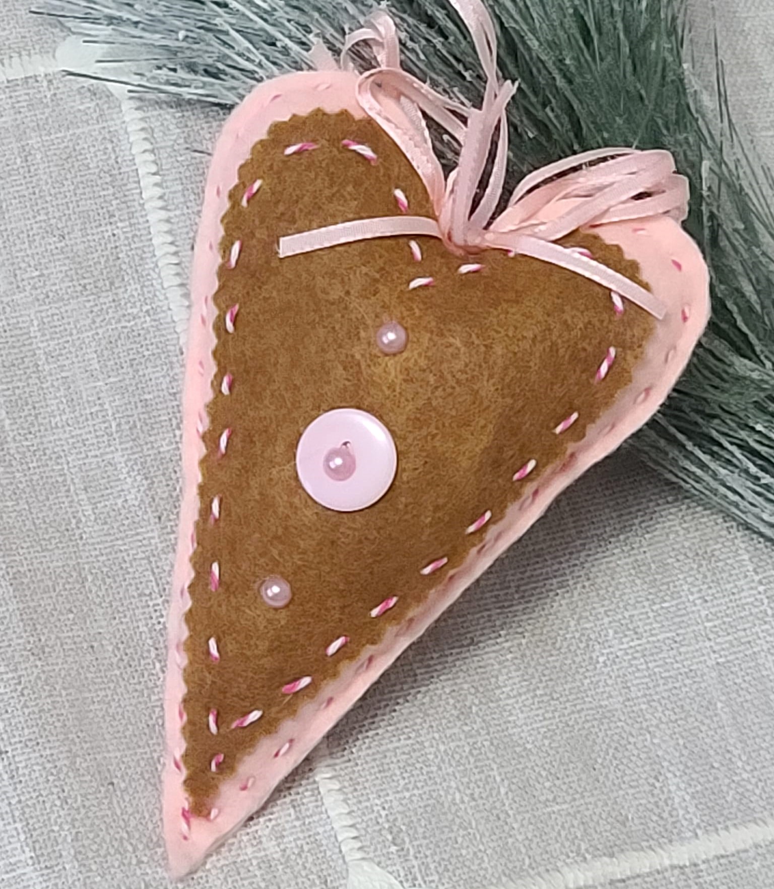 Felt and embroidery oblong heart ornament -Gingerbread Pink