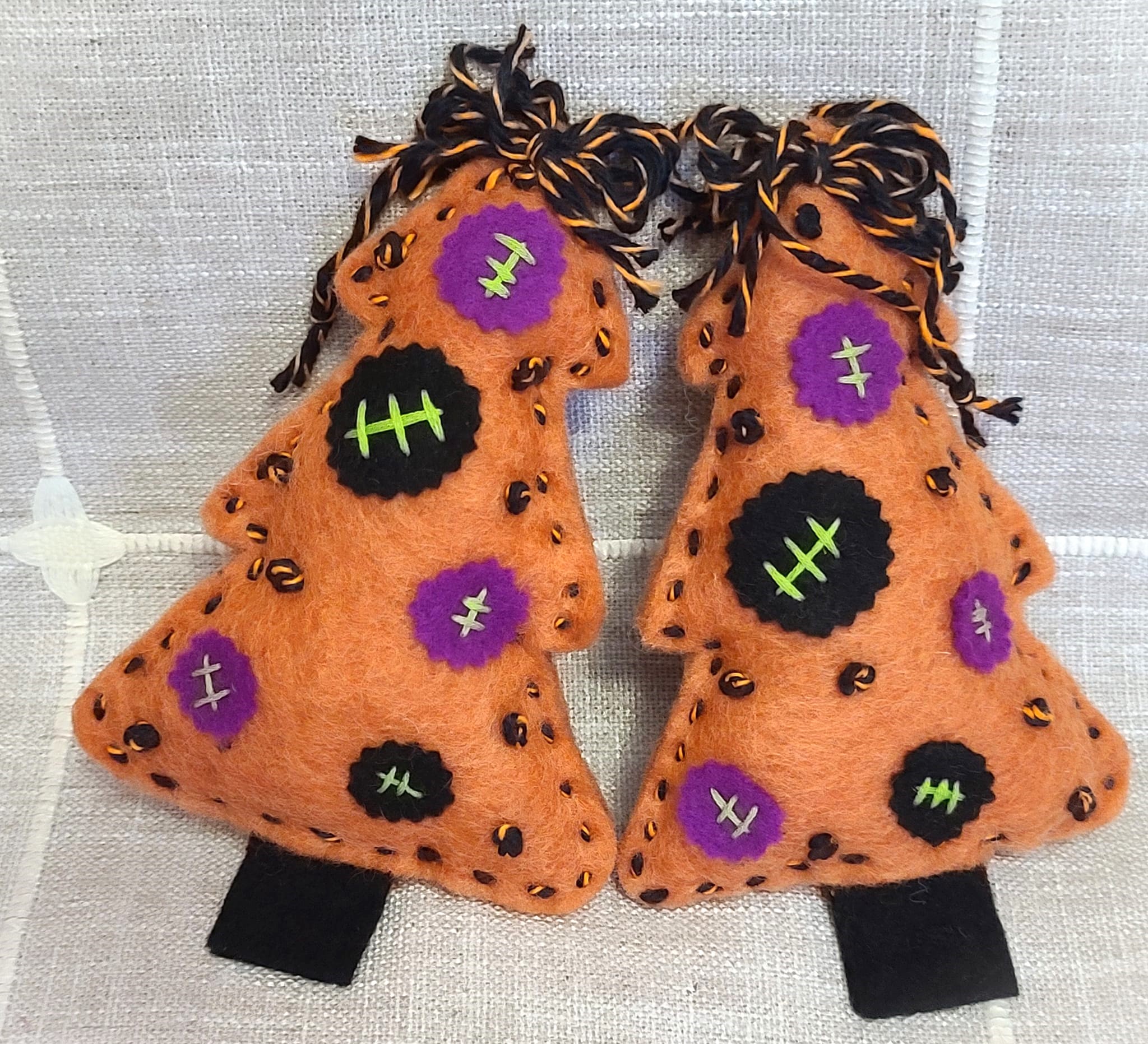 Wool felt halloween tree ornament 2 sided - Click Image to Close