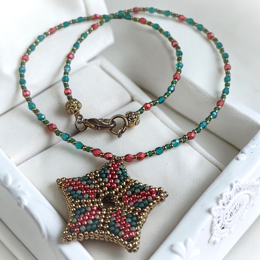 Beaded star pendant necklace, handcrafted, miyuki glass, crystal