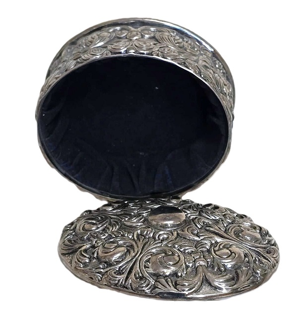 Silver plated scrolled jewelry box, keepsake box, vanity item, trinket box