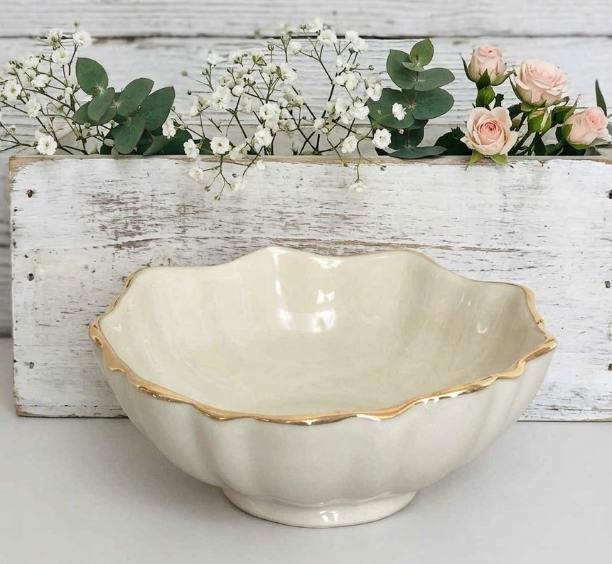 Lenox Scalloped Dish Signature Gold Trim