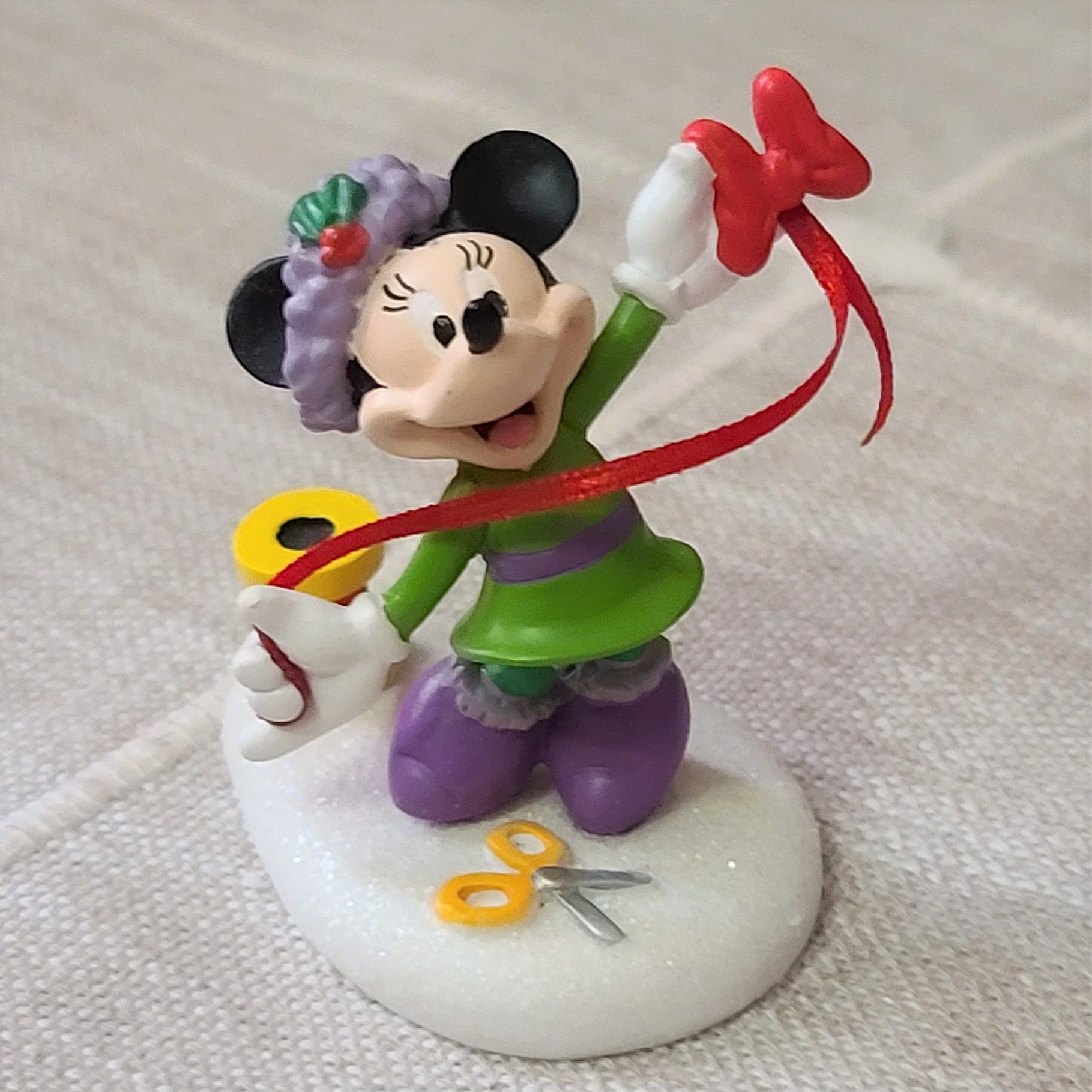 Department 56 Disney Retired Christmas Minnie's Finishing Touch