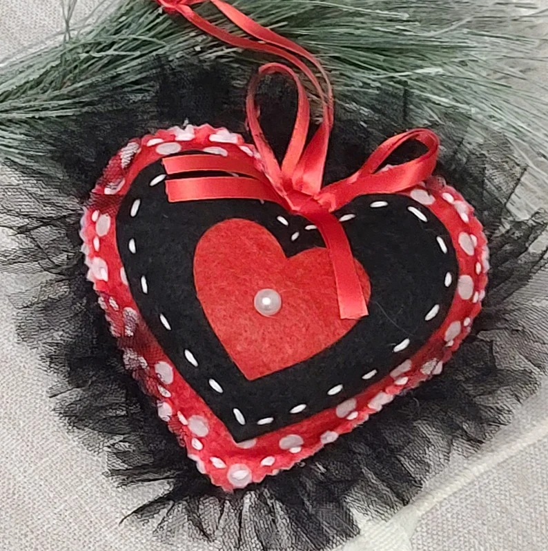 Mouse Ears and Polka Dots felt heart Micky ornament - Click Image to Close