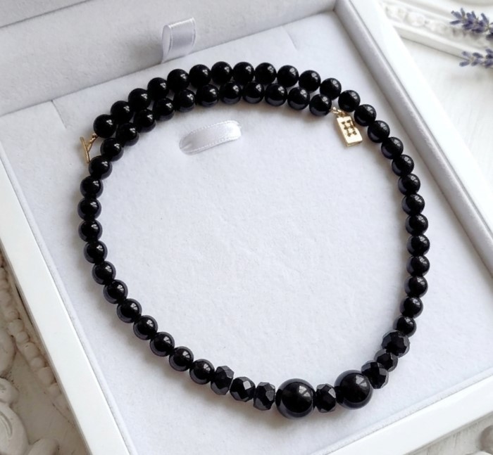 Vintage Black Glass Beaded Necklace 18"