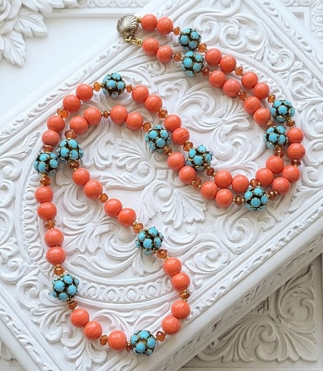 Bead necklace with turquoise and orange vintage scallop clasp