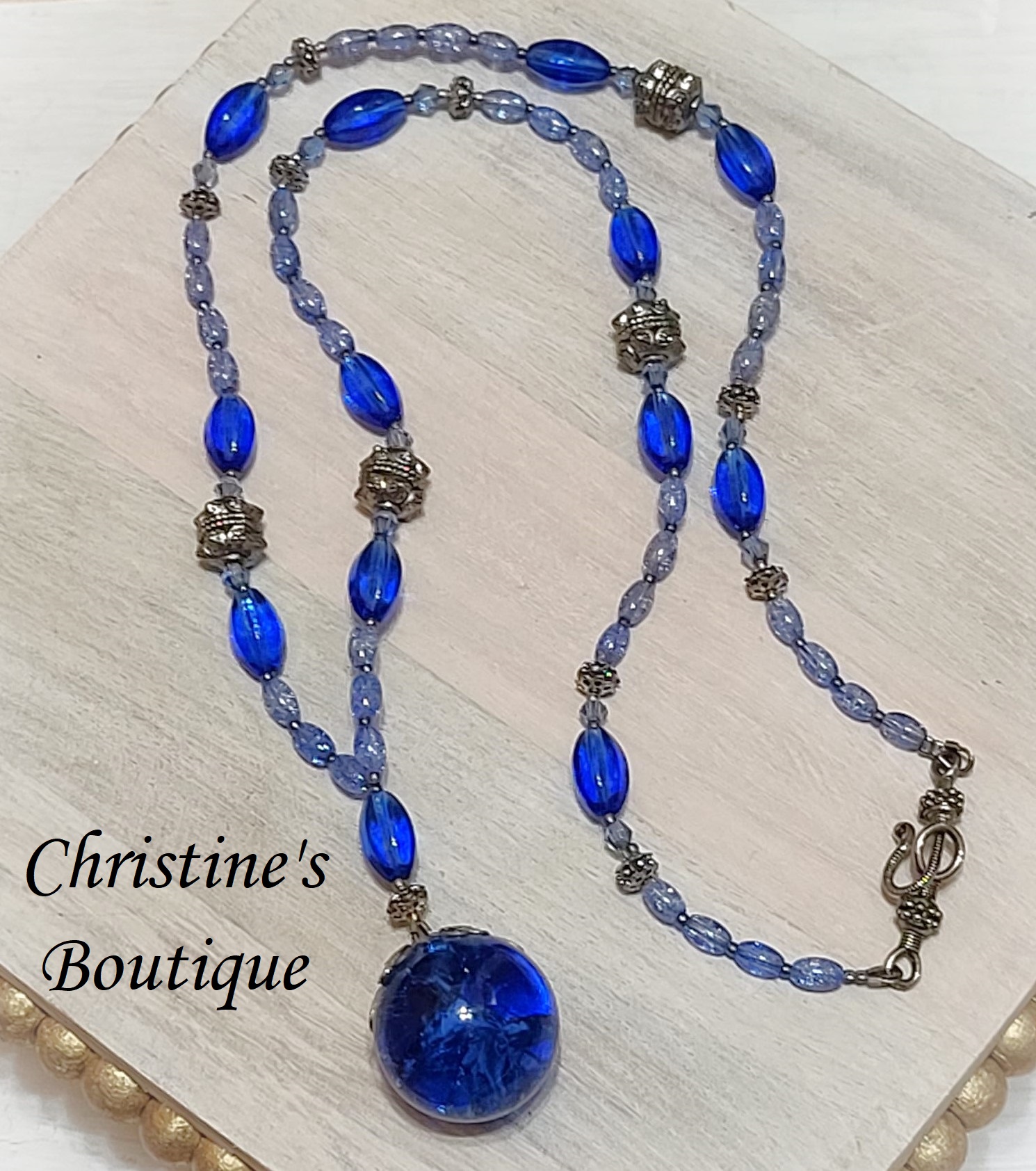 Blue crackle light and cobalt blue pendant necklace - Click Image to Close