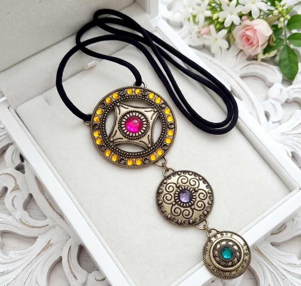 Vintage 1990's large statement necklace with rhinestones