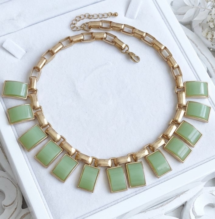 Thermoset vintage necklace melon color goldtone links