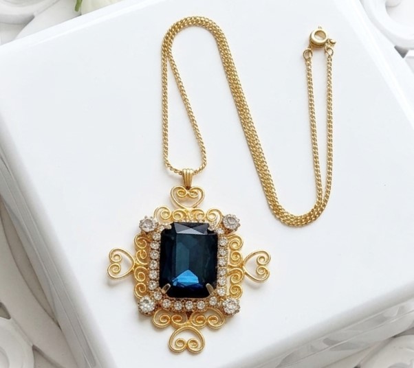 Vintage blue sapphire rhinestone pendant necklace with chain