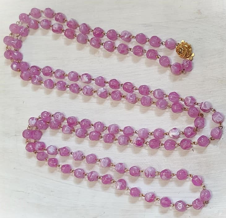 Purple swirl beaded long flapper necklace w/rose clasp vintage