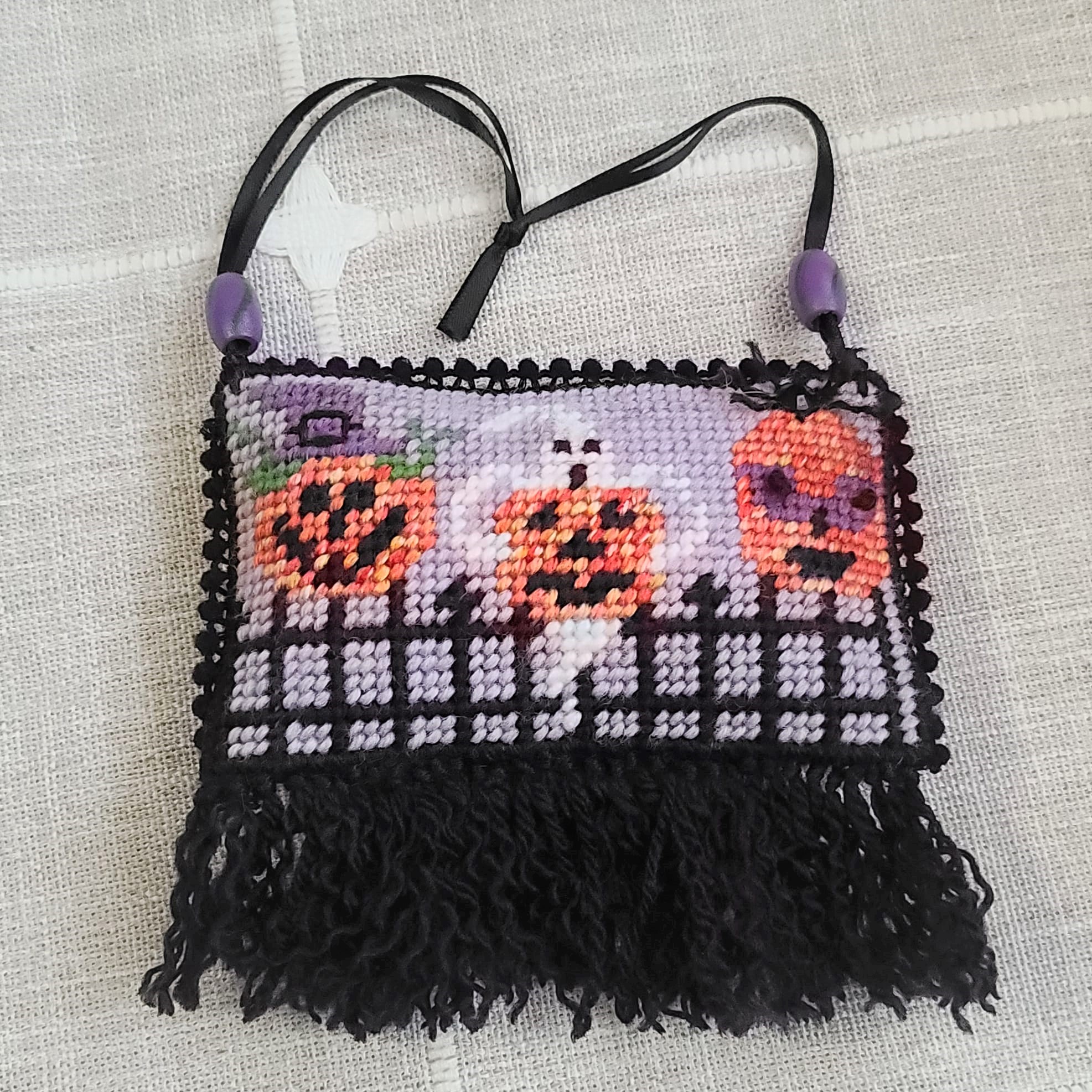 Needlepoint halloweeen ornament pumpkins on the fence - Click Image to Close