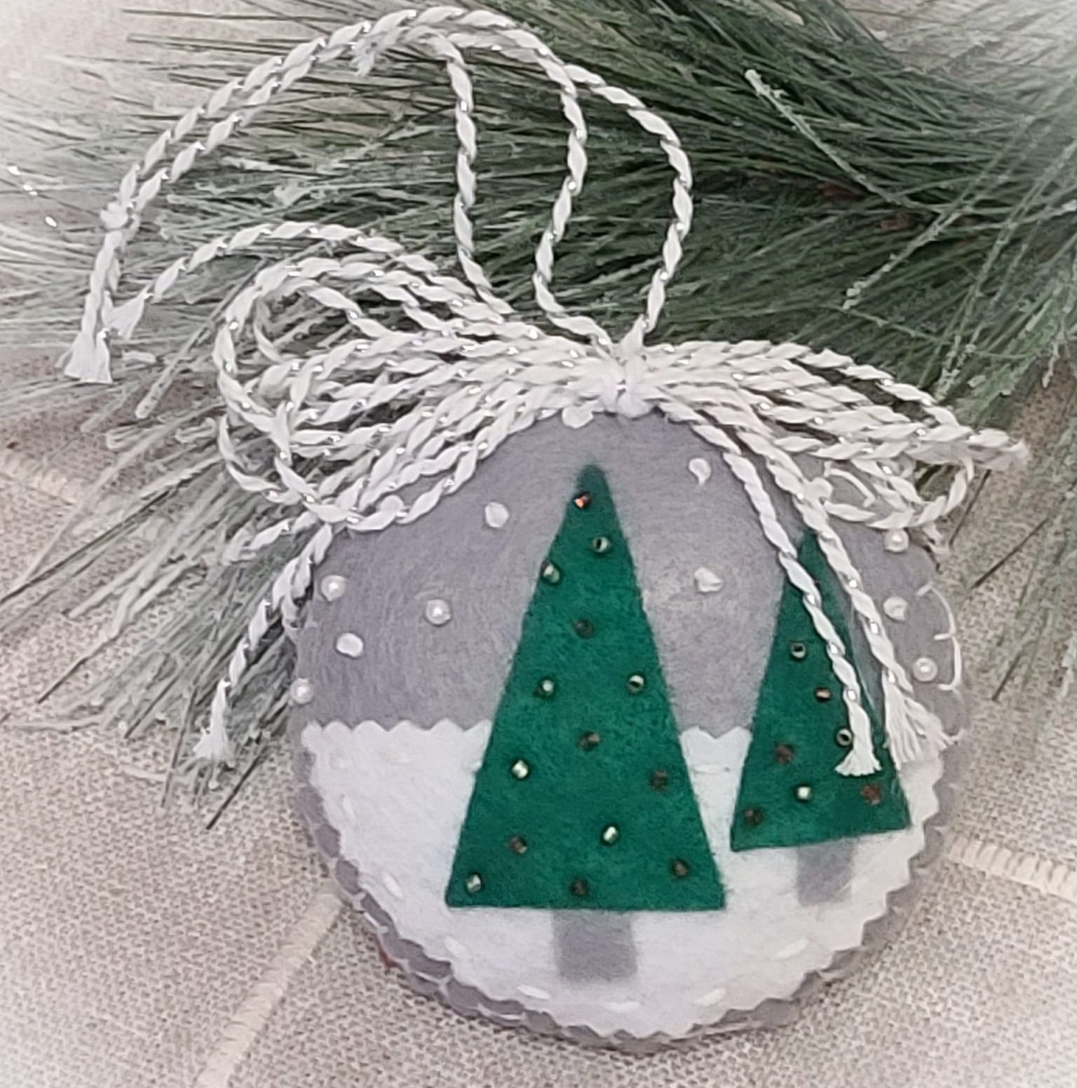 Felt evergreen trees round ornmanet - white bow - Click Image to Close