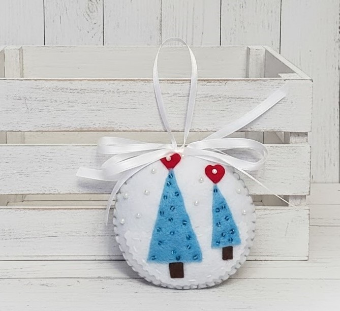 Felt and beaded evergreen trees round ornament - white & blue