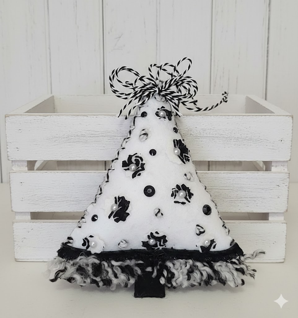 Christmas felt tree ornament - black and white