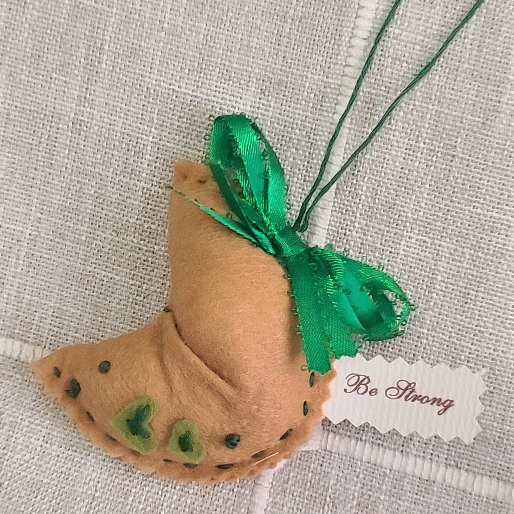 Fortune cookie felt ornament small BE STRONG tag - Click Image to Close