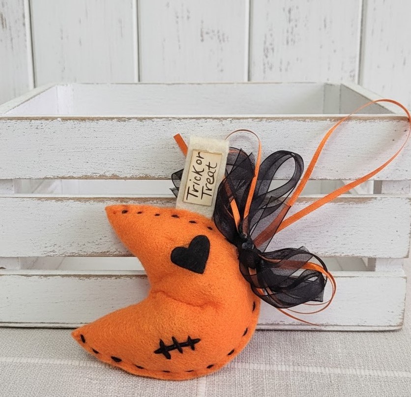 Fortune cookie ornament, handcrafted ornament, felt ornament Halloween, Trick or Treat message tag