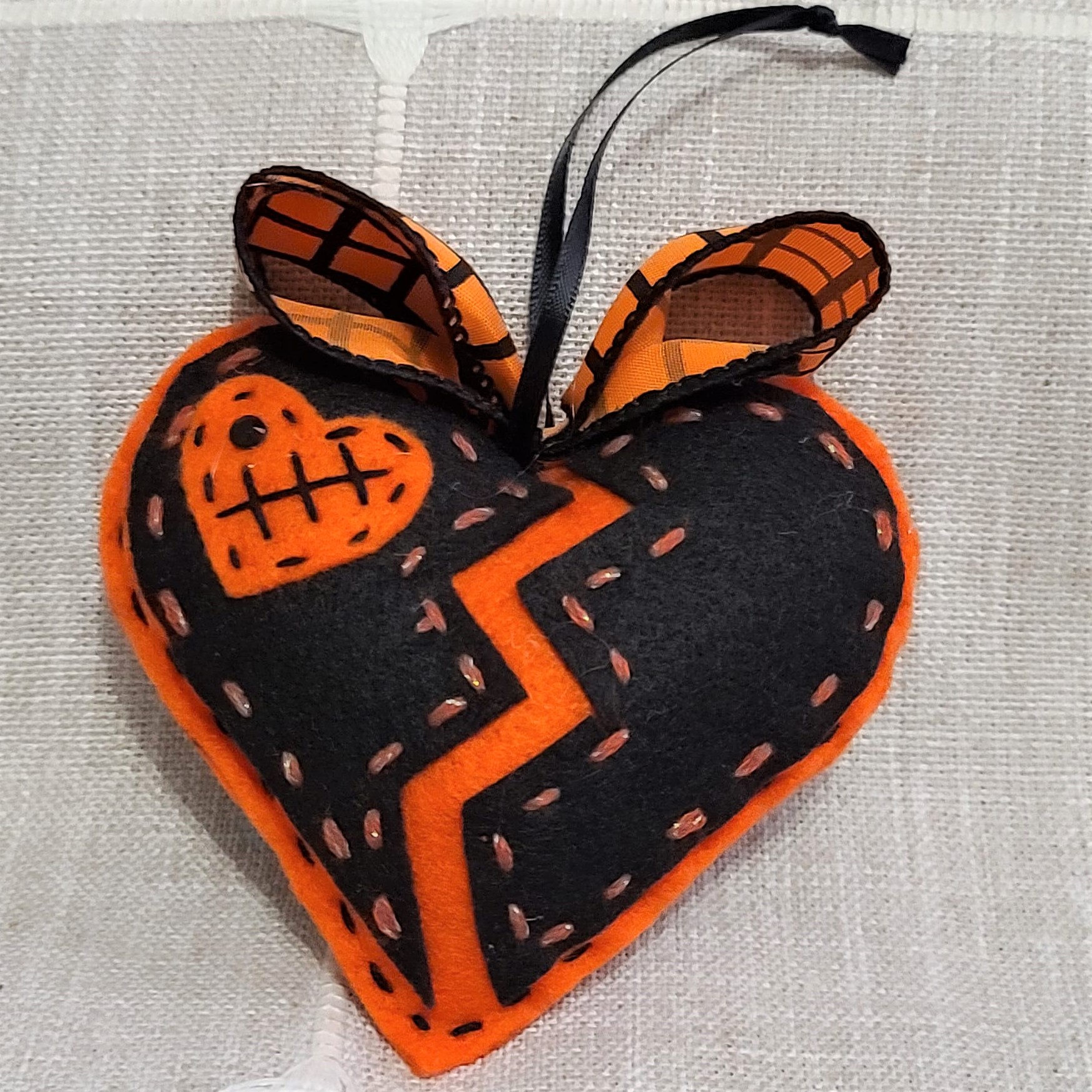 Halloween felt brokent heart ornament 2 sided black orange