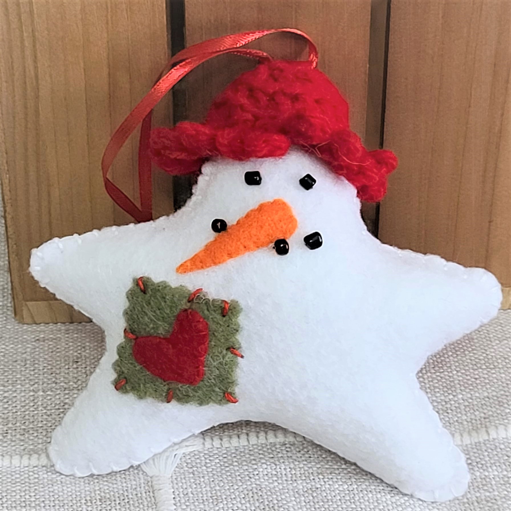 Felt Snowman star ornament with crochet hat - red hat - Click Image to Close