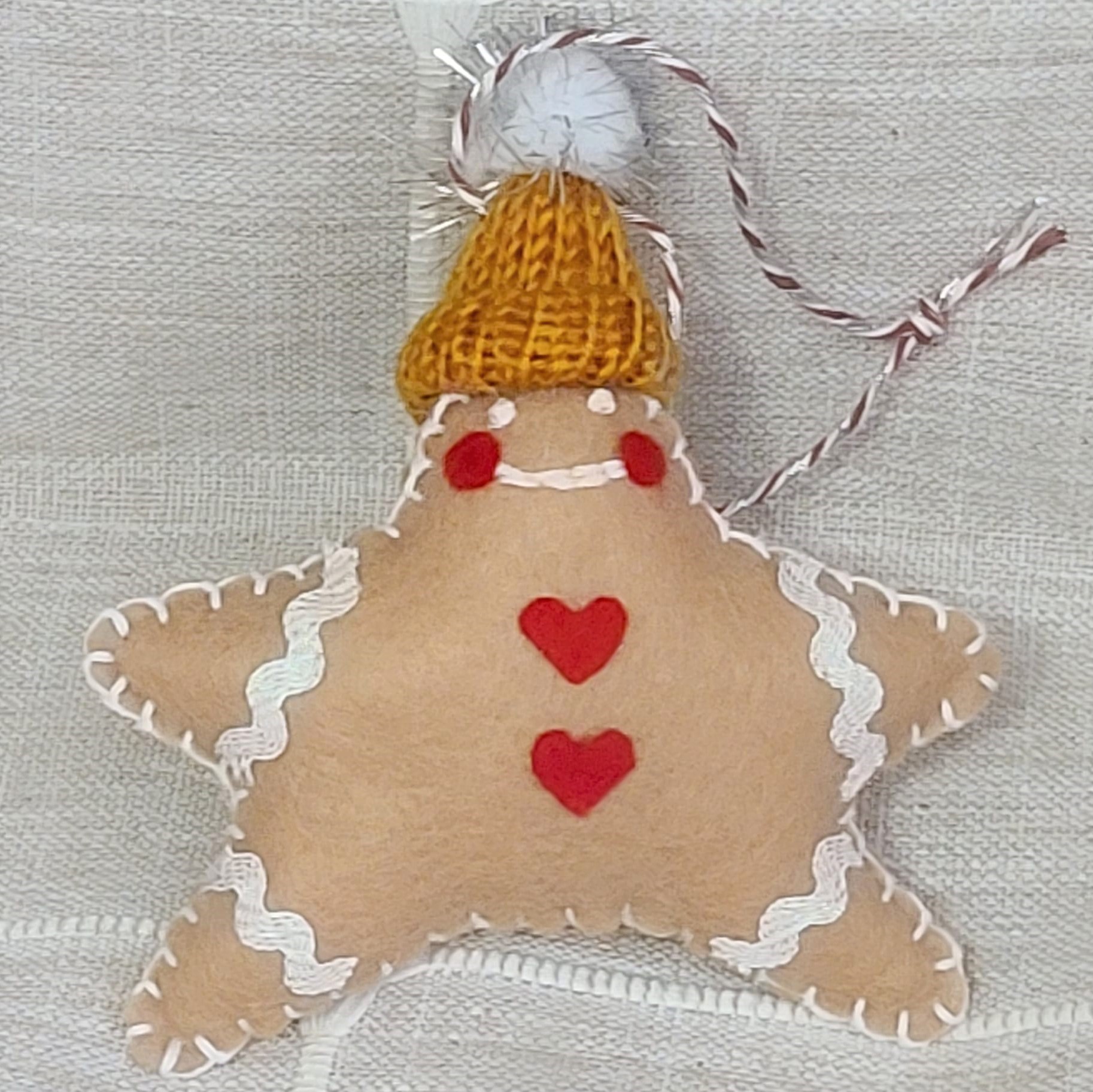 Gingerbread man star felt ornament - Click Image to Close
